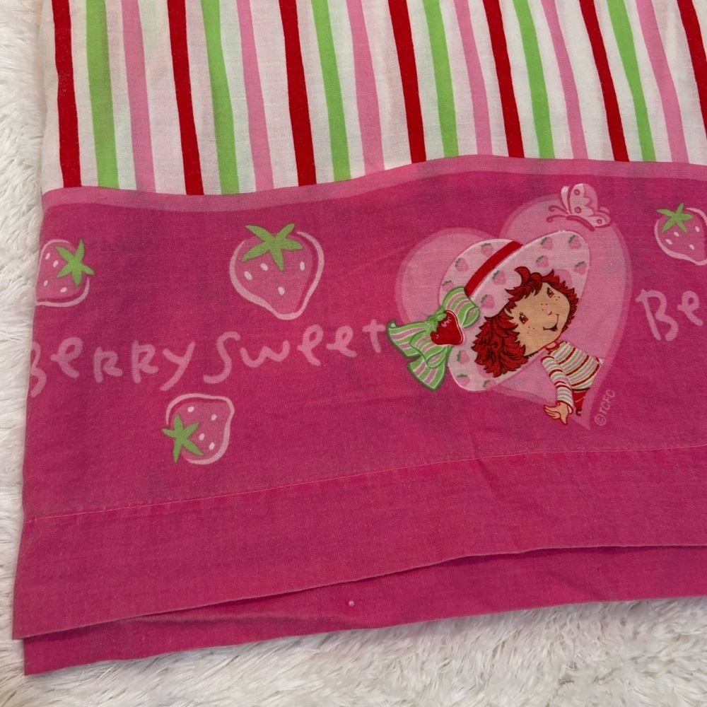 Strawberry Shortcake Twin Size Flat Sheet Vintage Y2K - Picture 2 of 3